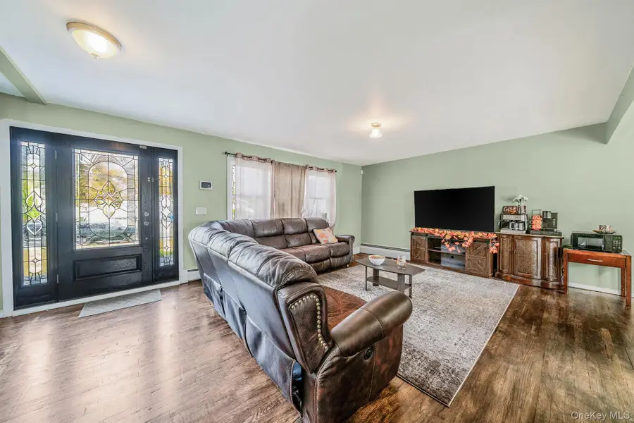 27 Kenwood Drive, Bohemia, NY 11716 - Image #3