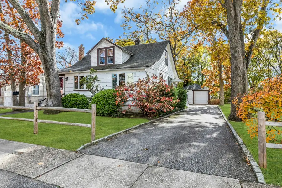 36 Roslyn Street, Islip Terrace, NY 11752 - Image #3