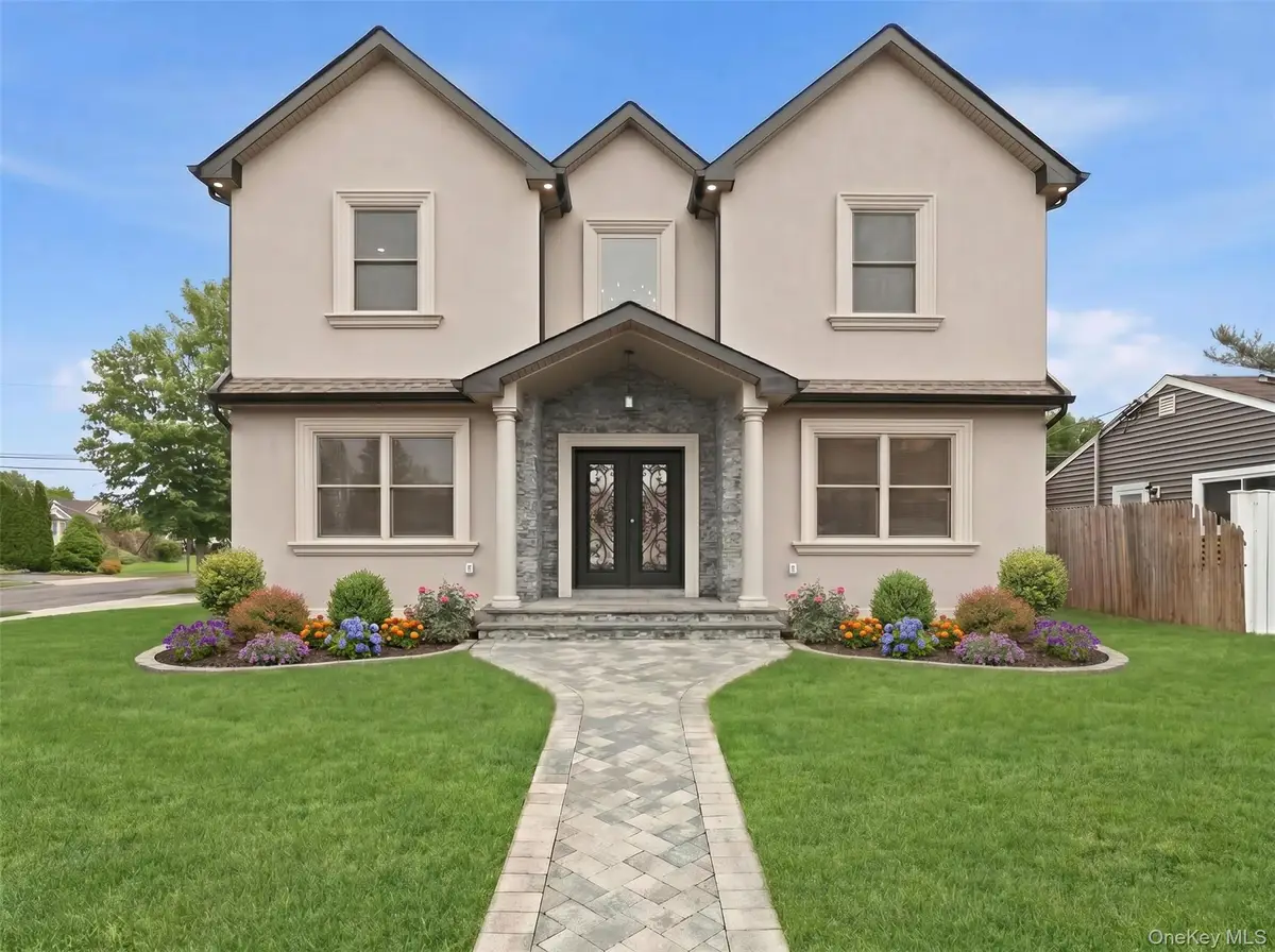 2 Griffin Lane, Syosset, NY 11791 - #1