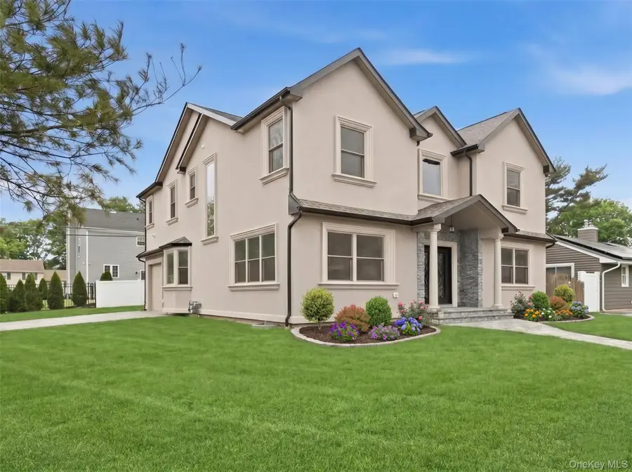 2 Griffin Lane, Syosset, NY 11791 - #2