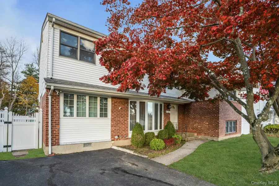 22 Schuyler Drive, Commack, NY 11725 - Image #2