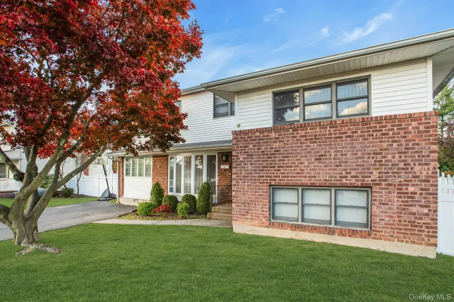 22 Schuyler Drive, Commack, NY 11725 - Image #3