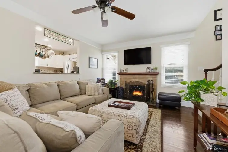 42 Homecrest Court, Oceanside, NY 11572 - Image #3