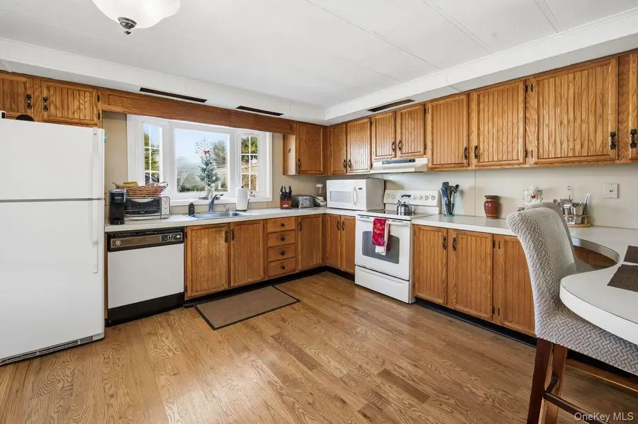 19 Dogwood Lane, Manorville, NY 11949 - Image #3