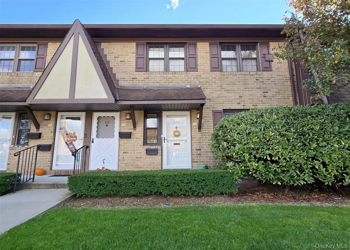 324 Mariners Way, Copiague, NY 11726 - Image #1