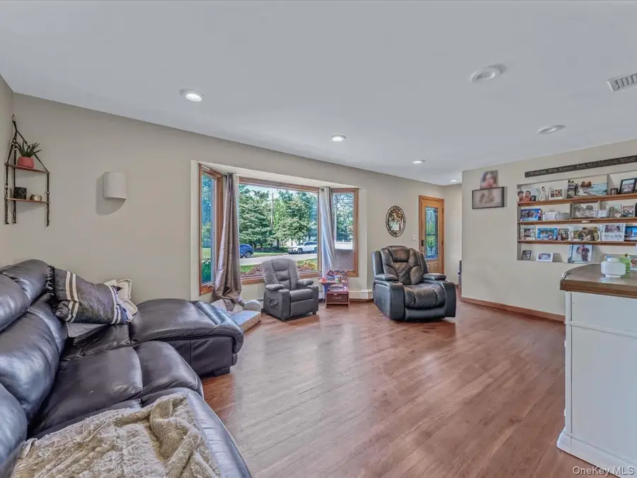 4 Whitebirch Lane, Commack, NY 11725 - Image #3