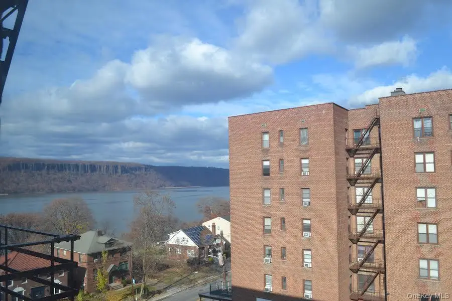 650 Warburton Avenue #7C, Yonkers, NY 10701 - Image #2