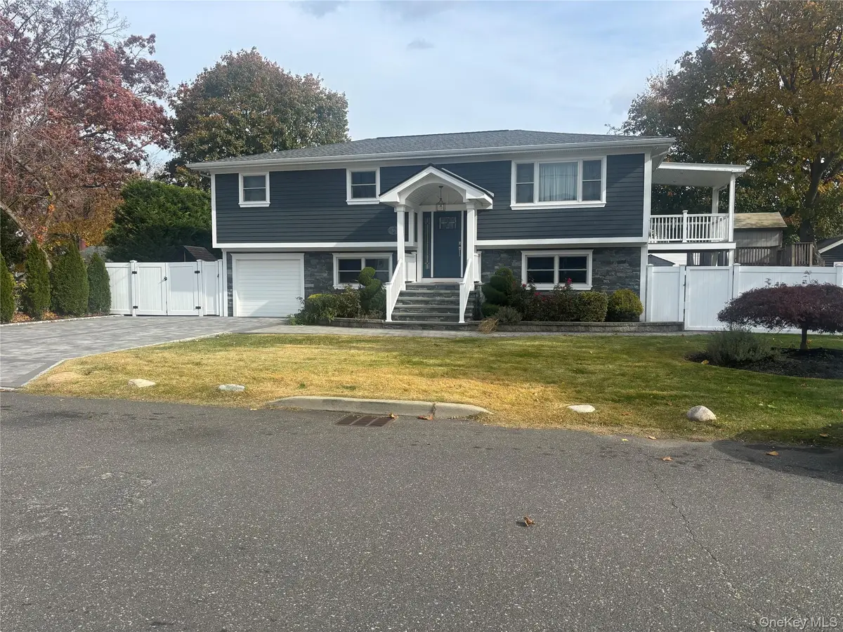 135 N 27th Street, Wheatley Heights, NY 11798 - Image #1