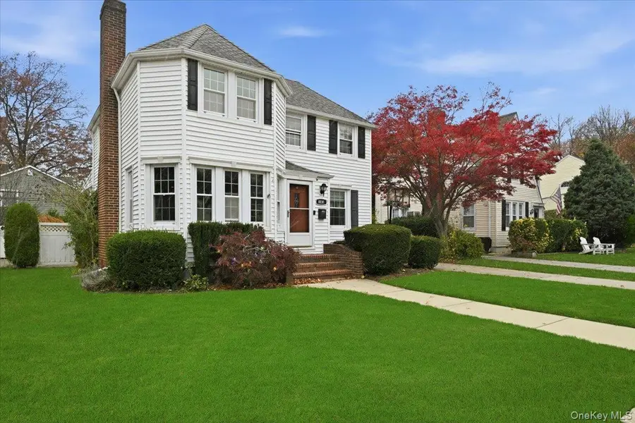 143 Bromleigh Road, Stewart Manor, NY 11530 - Image #2