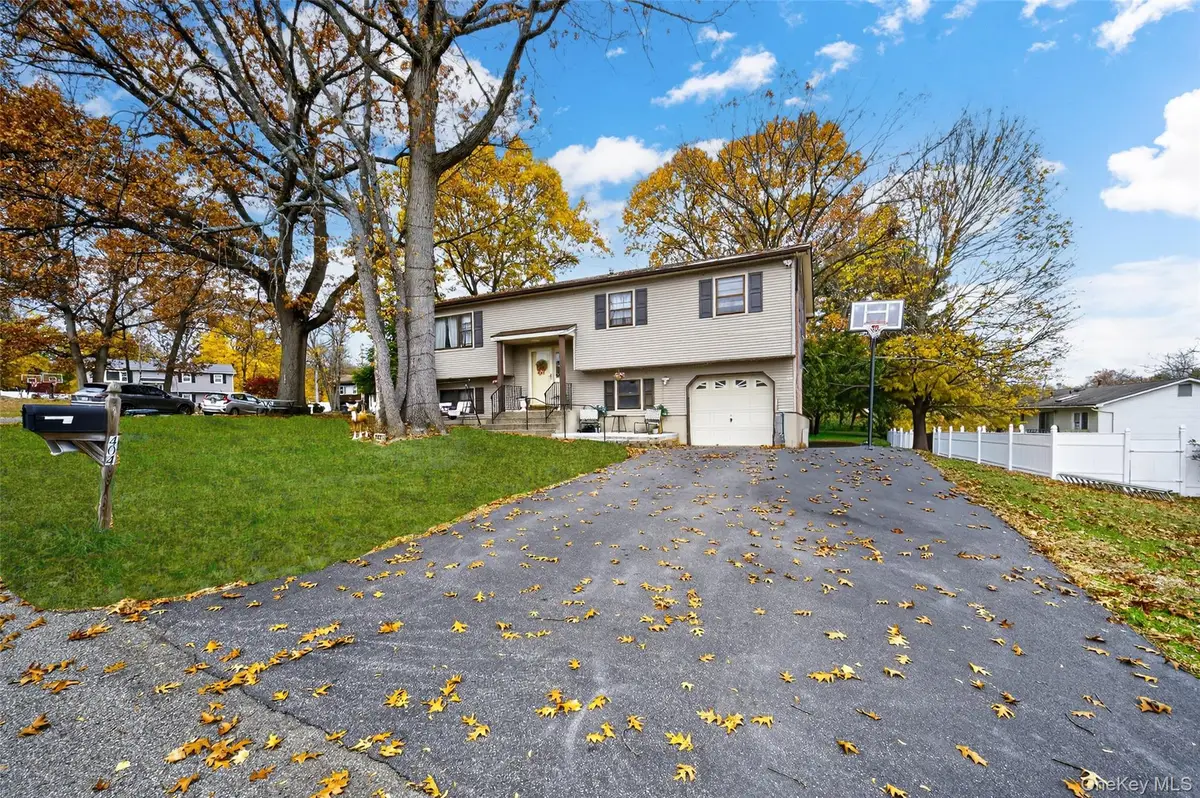 404 Carlton Circle, New Windsor, NY 12553 - Image #1