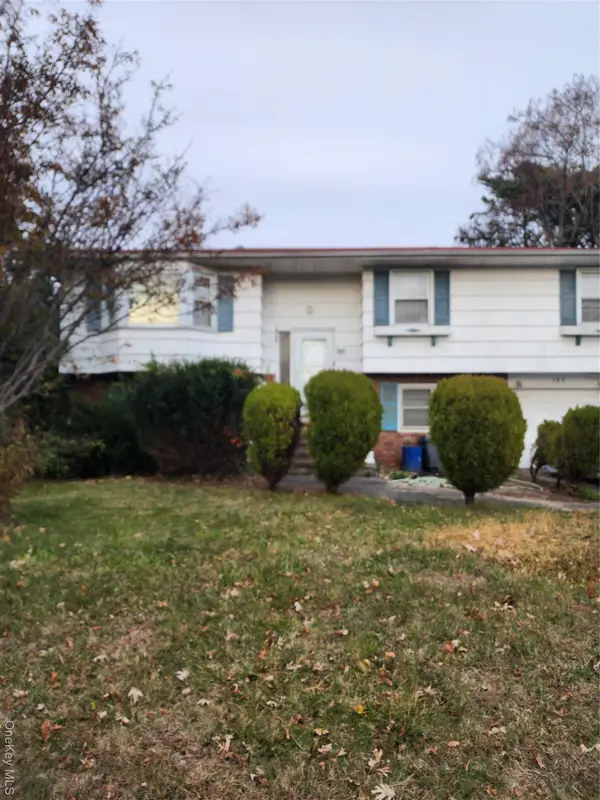 583 Centerwood Street, West Babylon, NY 11704