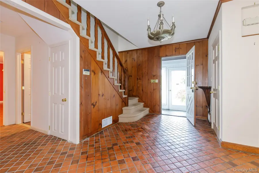 18 Lighthouse Road, Kings Point, NY 11024 - Image #3