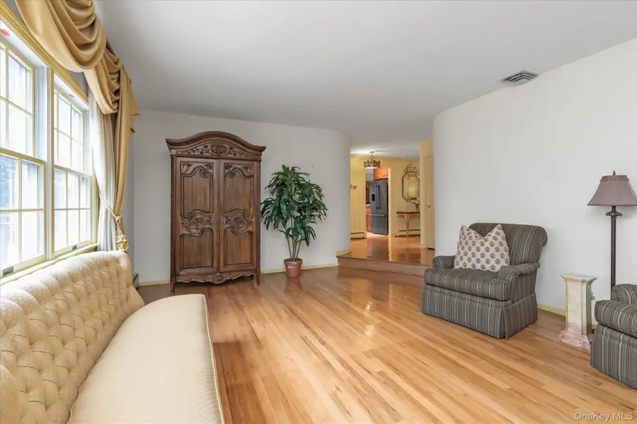 19 Dell Drive, East Rockaway, NY 11518 - #3