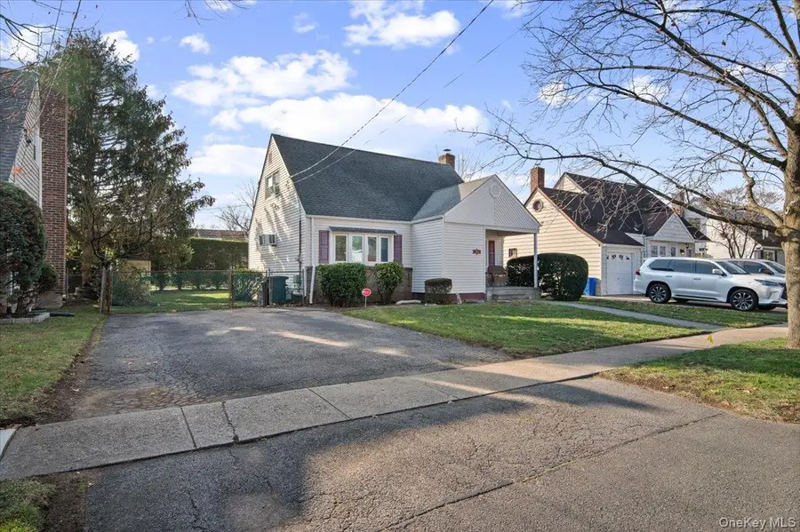 132 E Cherry Street, Floral Park, NY 11001 - Image #2