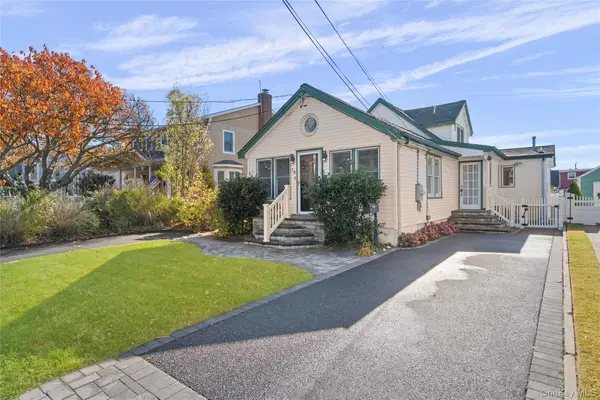 38 Bayside Place, Amityville, NY 11701