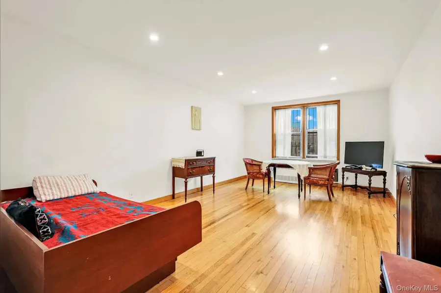 3044 29th Street #6D, Astoria, NY 11102 - Image #2