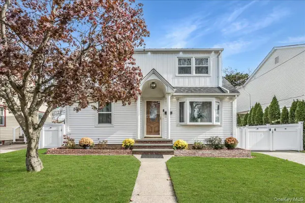 95 Norman Street, New Hyde Park, NY 11040