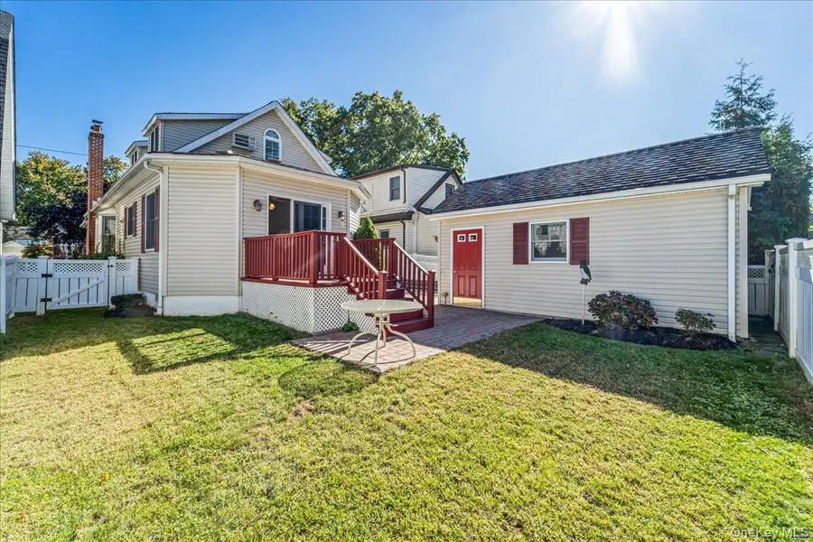 96 Holland Avenue, Floral Park, NY 11001 - Image #2