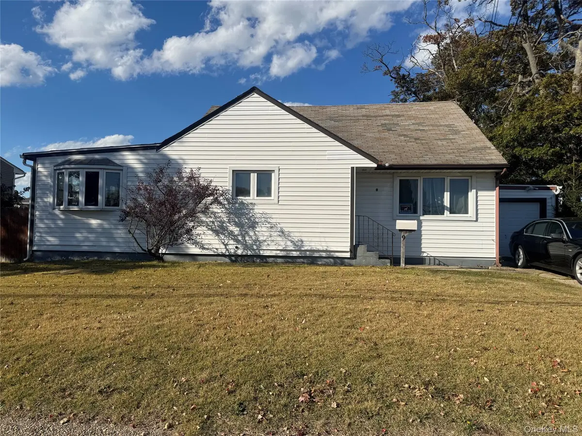 9 Pratt Street, West Babylon, NY 11704 - #1