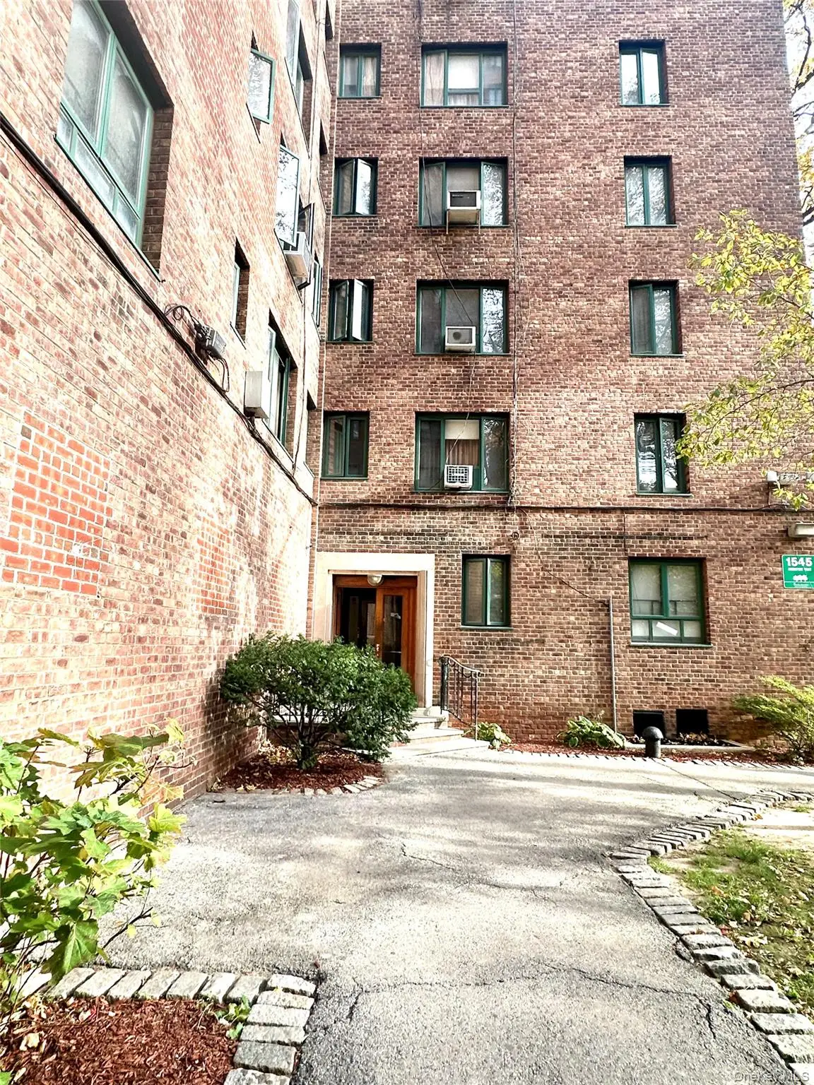 1545 Unionport Road #6B, Bronx, NY 10462 - Image #1