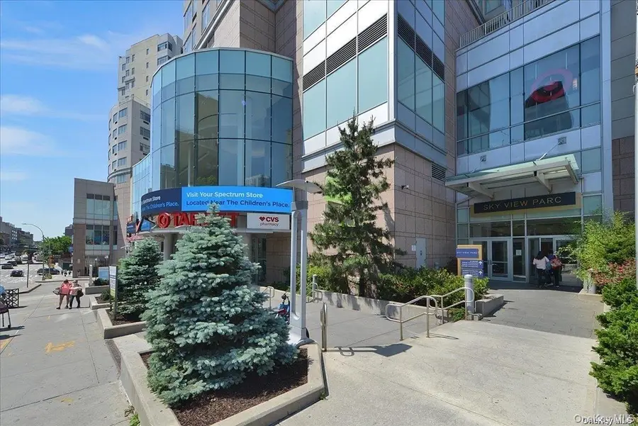 40-28 College Point Boulevard #T2-811, Flushing, NY 11354 - Image #2