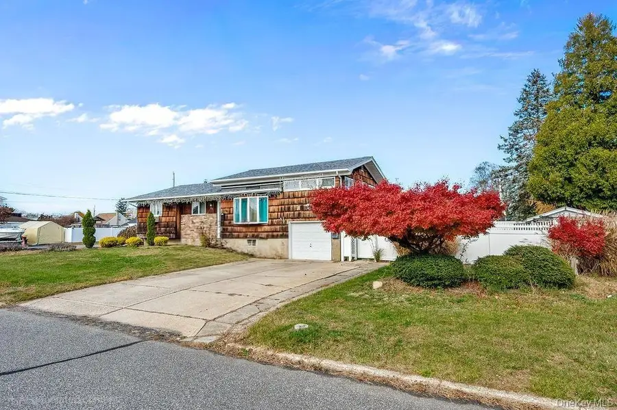 185 Throop Street, West Babylon, NY 11704 - Image #2