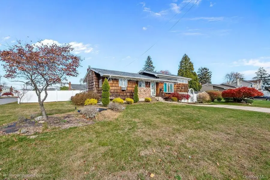 185 Throop Street, West Babylon, NY 11704 - Image #3