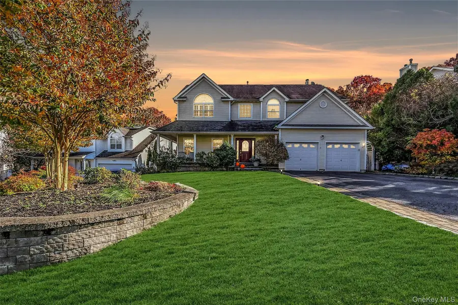 6 Laurel Crescent, Manorville, NY 11949 - Image #2