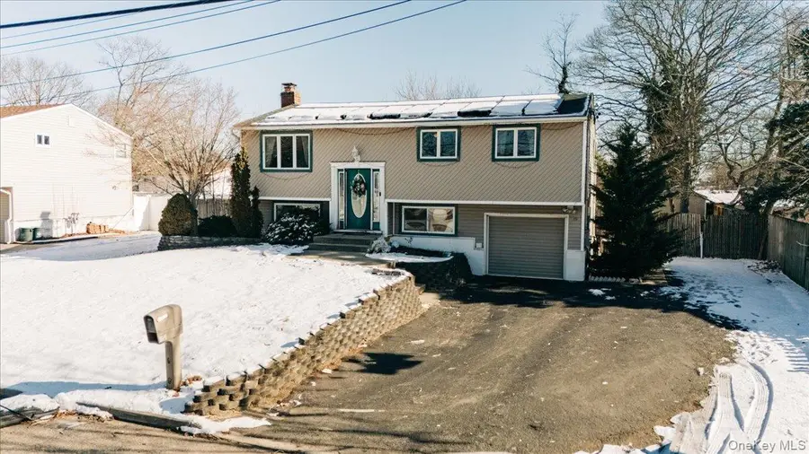 19 Biscayne Drive, Selden, NY 11784 - Image #2