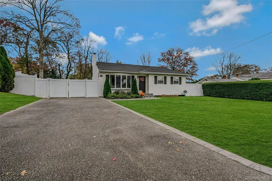 425 Blue Point Road, Farmingville, NY 11738 - Image #3