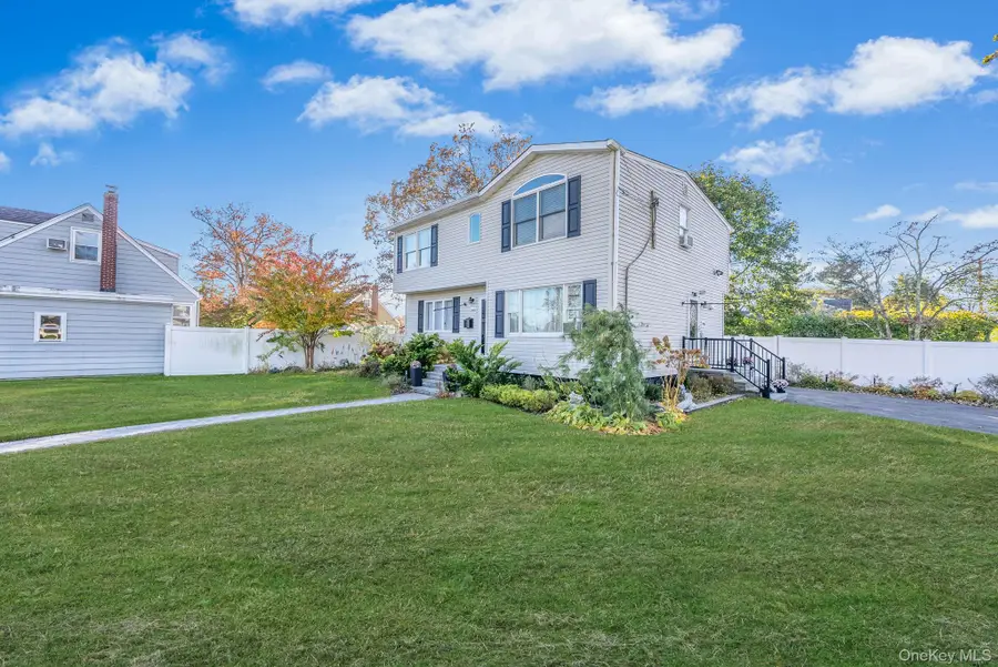 248 Arnold Avenue, West Babylon, NY 11704 - Image #2