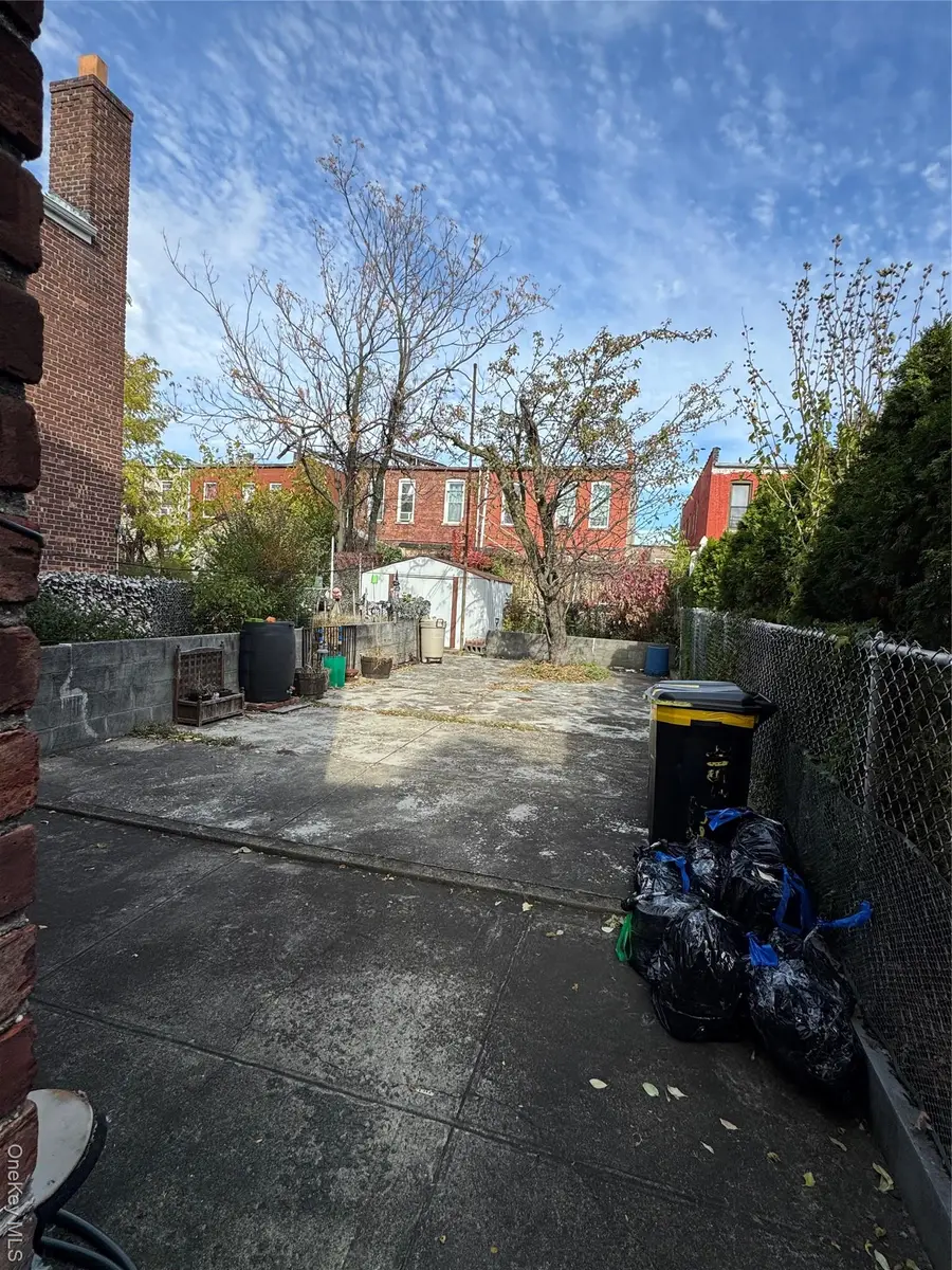 915 E 222nd Street, Bronx, NY 10469 - Image #3