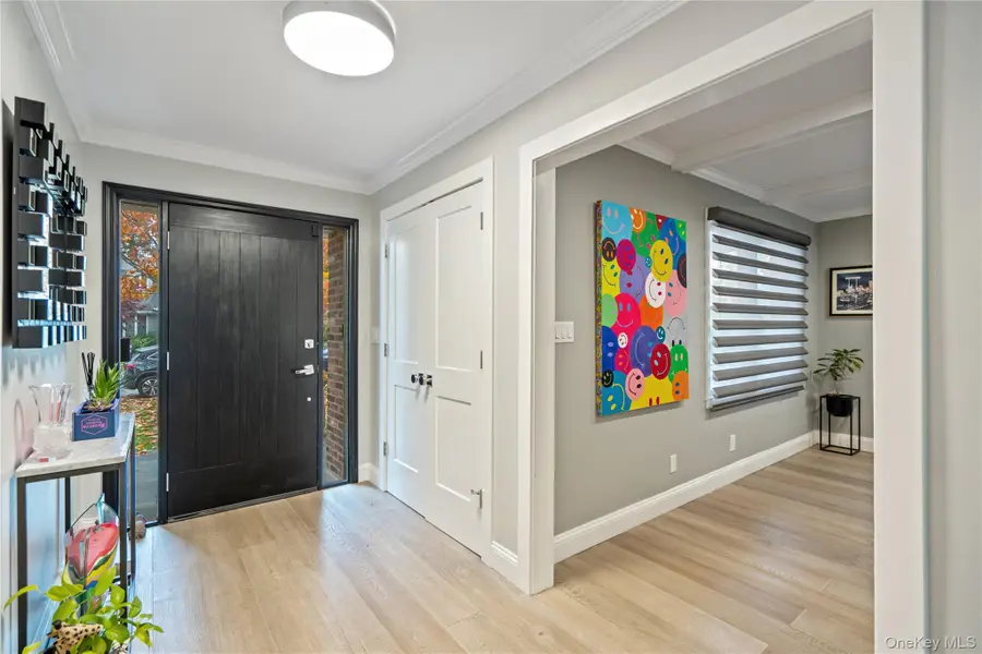 96 Oakdale Lane, East Hills, NY 11577 - Image #3