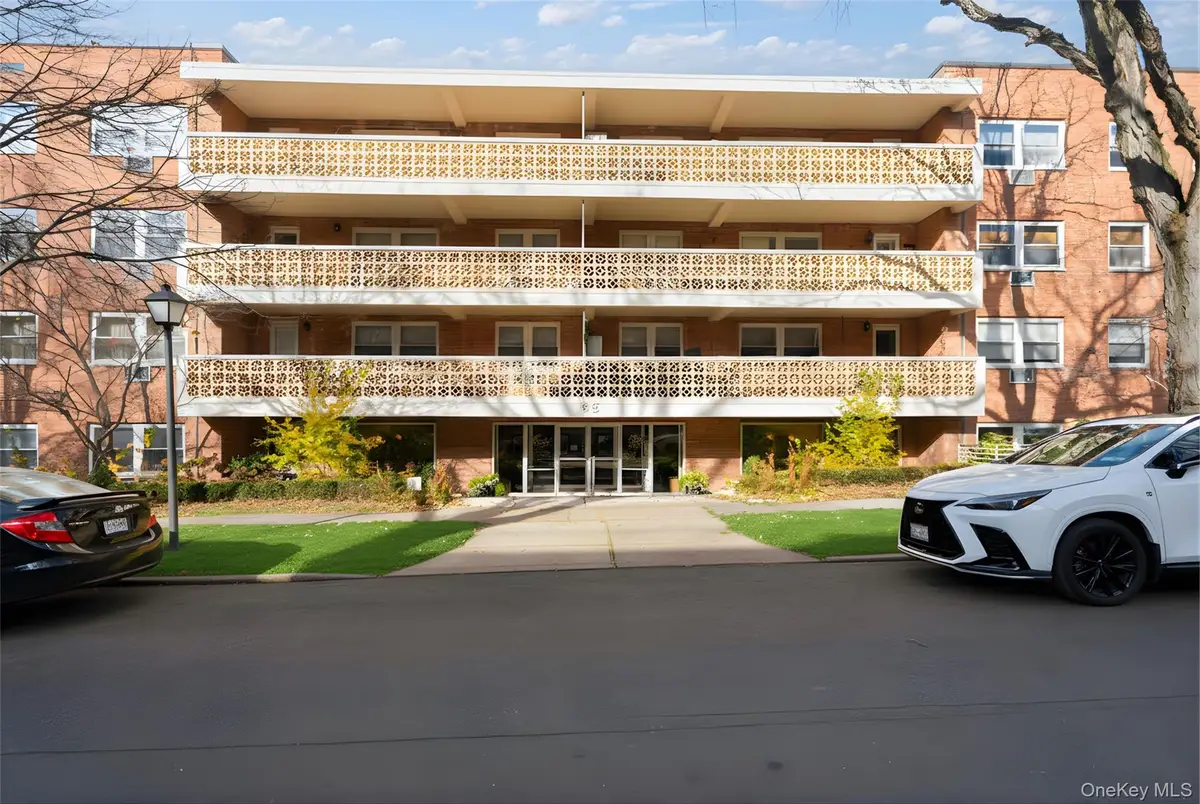 45 Hill Park Avenue #PR2, Great Neck, NY 11021 - Image #1