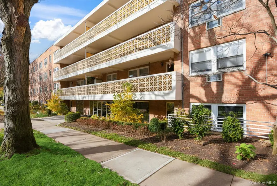 45 Hill Park Avenue #PR2, Great Neck, NY 11021 - Image #3