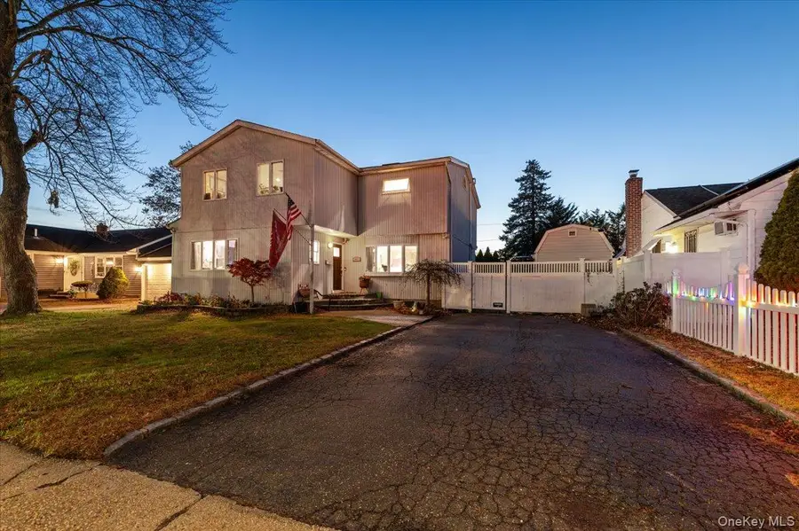 44 E End Avenue, Hicksville, NY 11801 - Image #2