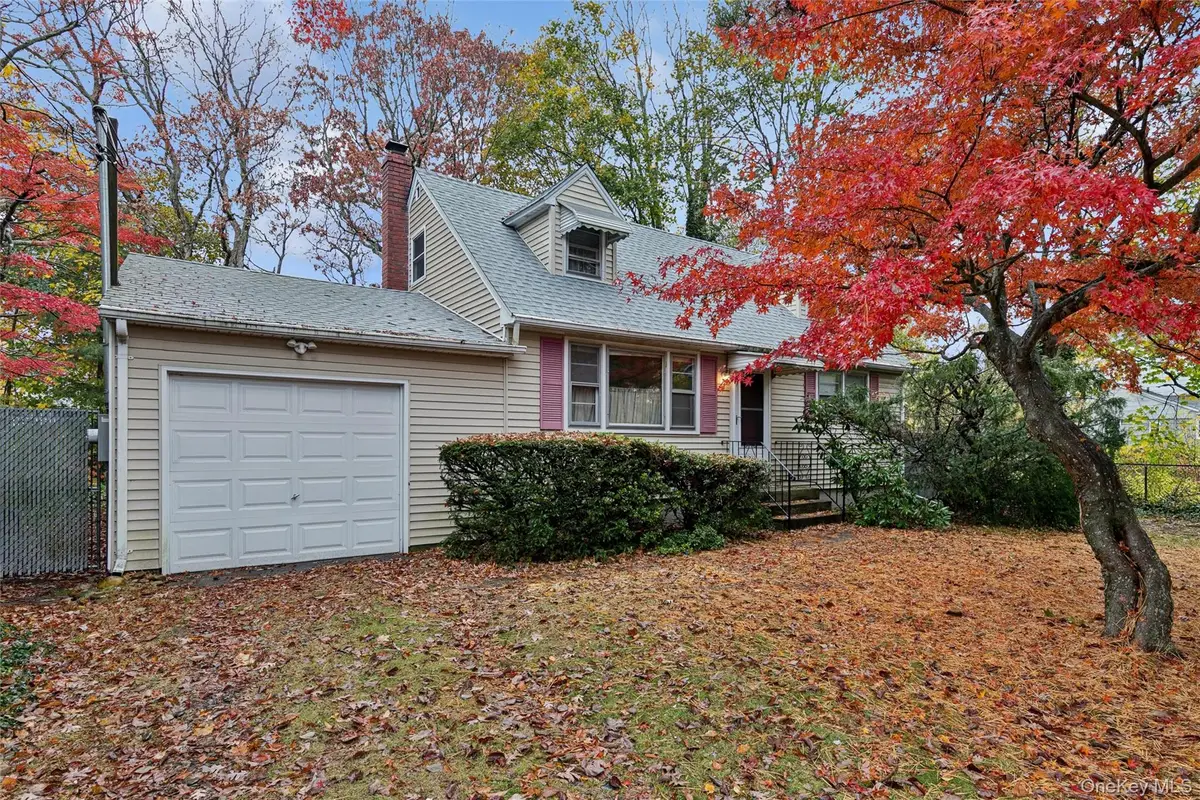 4 Windus Drive, Shirley, NY 11967 - Image #1