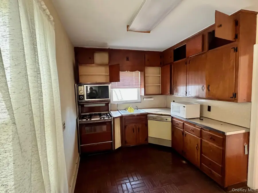 224 Beach 141st Street, Belle Harbor, NY 11694 - Image #3