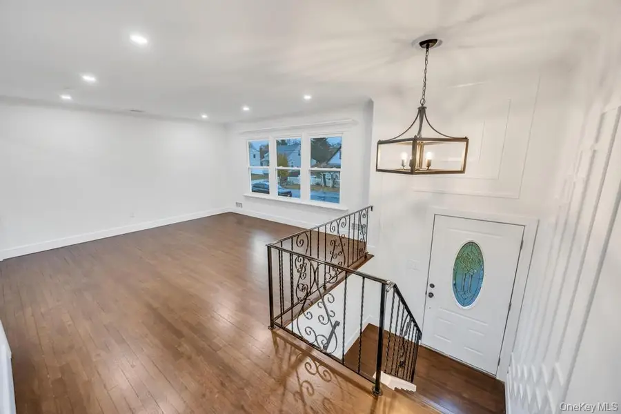 331 Gillette Street, Dix Hills, NY 11746 - Image #3