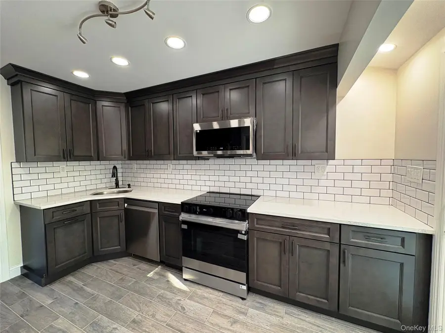 364 W 2nd Street, West Islip, NY 11795 - Image #3