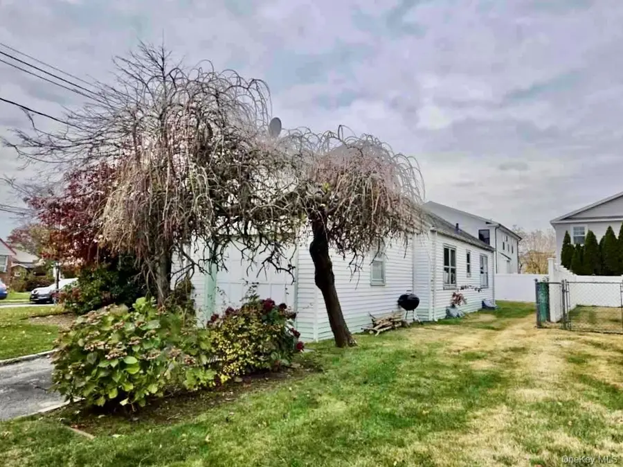 372 Jackson Avenue, Mineola, NY 11501 - Image #2