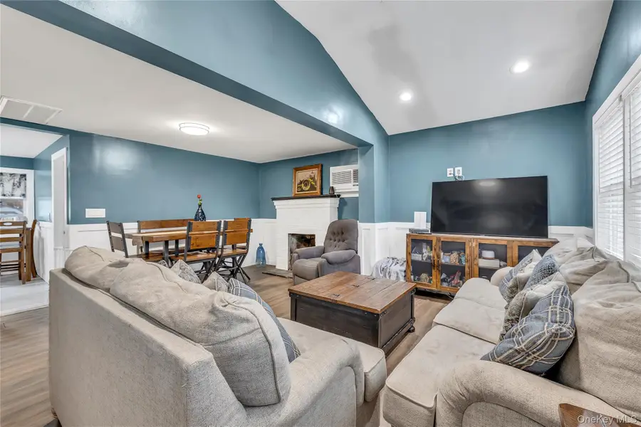 74 Weichers Avenue, Ronkonkoma, NY 11779 - Image #3