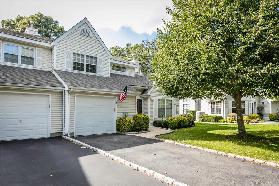 14 Mystic Circle, Bay Shore, NY 11706 - Image #2