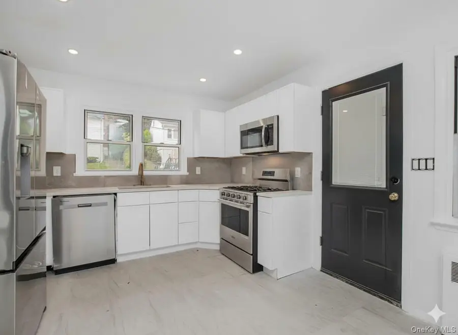 25 Linn ( Aka 183 Putnam Avenue) Place, Yonkers, NY 10705 - Image #2