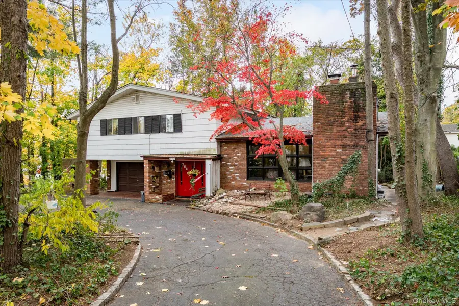 256 Schenck Avenue, Great Neck, NY 11021 - Image #2