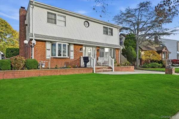 120 Bruce Terrace, Carle Place, NY 11501