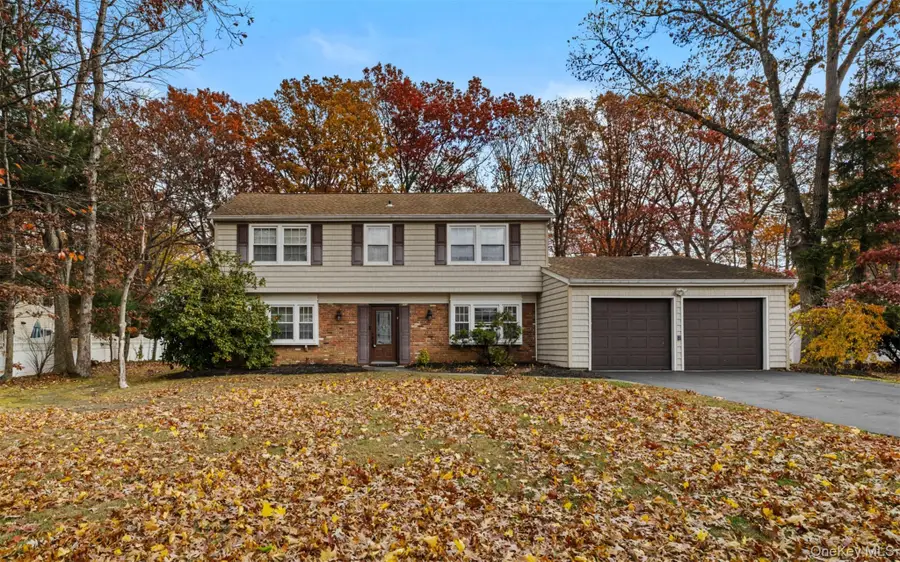 19 Barnwell Lane, Stony Brook, NY 11790 - Image #2
