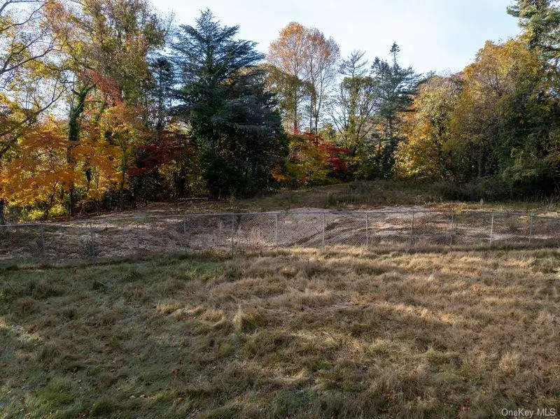 81 Old Broadway Avenue, Sayville, NY 11782 - Image #2