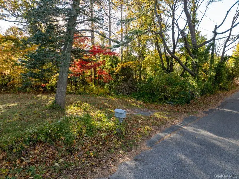 81 Old Broadway Avenue, Sayville, NY 11782 - Image #3