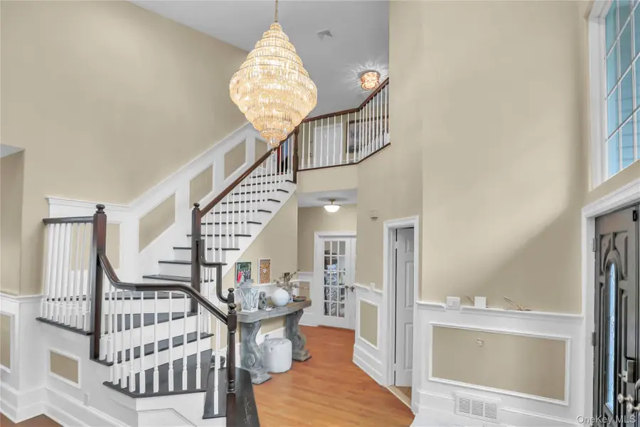 7 Sweet Briar Path, Lake Grove, NY 11755 - Image #2